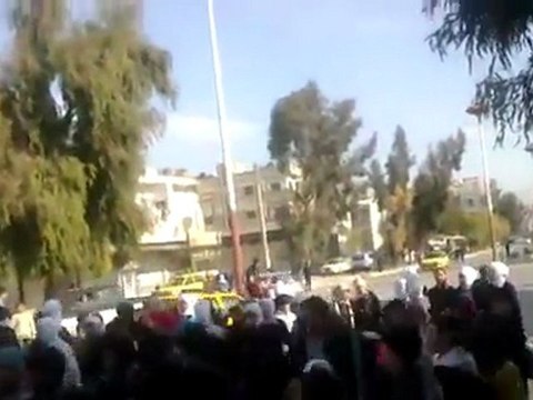 فري برس معضمية الشام مظاهرة طلابية خرجة رداُ على ظهور المعتوه في خطابه المفاجئ 11 01 2012
