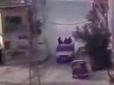 فري برس   ملاحقة قوات الشبيحة لطلاب المدارس في معضمية الشام 11 1 2012