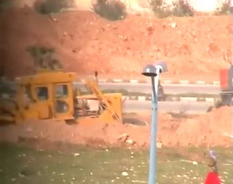 فري برس حماة حفر الخنادق والسواتر 11 1 2012