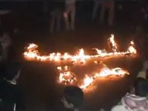 فري برس حمص تلبيسة مظاهرة مسائية رائعة و كتابة تلبيسة حرة بالنار 11 1 2012