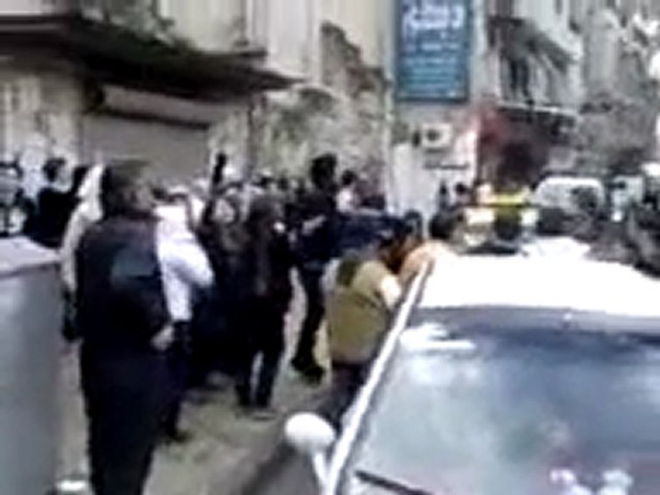 فري برس   اللاذقية    مظاهرة شباب التغيير في حي العوينة 12 01 2012