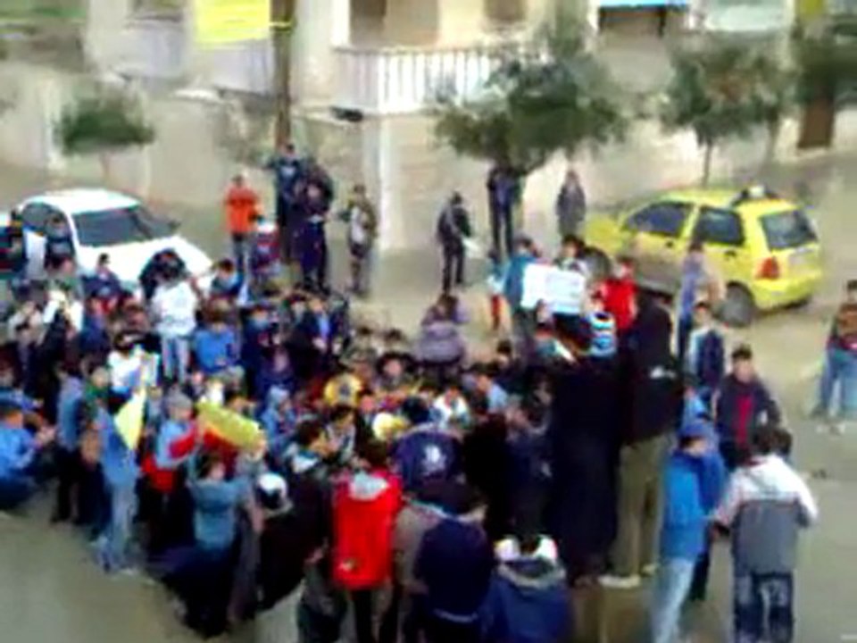 فري برس   حماة   مظاهرة طلابية مدرسة هيثم عصاية   12 1 2012   ج1