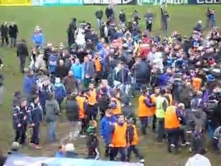 Foot - La pelouse de Verchère envahie à la fin du match face à Ajaccio