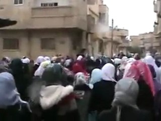 فري برس   حماة الحميدية مظاهرة لطالبات مدرسة الخنساء 12 1 2012