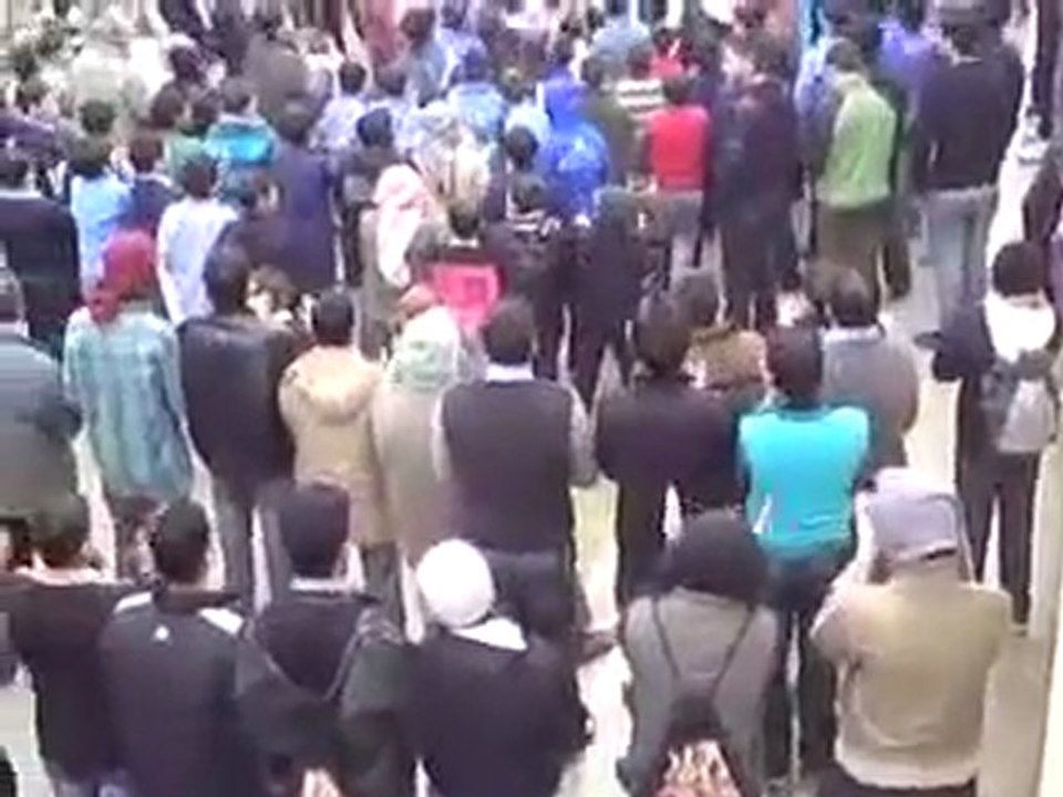 فري برس   حماه مظاهرة طلابية مدرسة عثمان الحوراني 12 1 2012 ج1