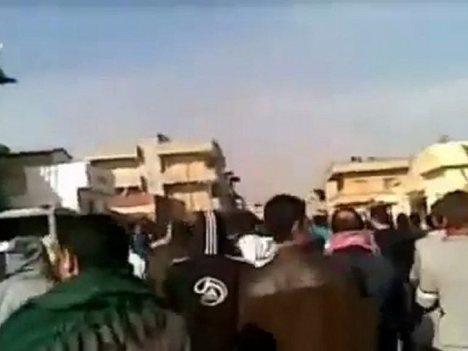 فري برس   تل تمر   مظاهرة جمعة دعم الجيش الحر قبل الصلاة 13 1 2012