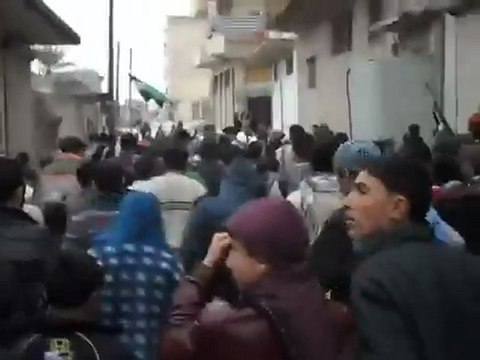 فري برس معرة النعمان مظاهرة طلابية تطالب باسقاط النظام 12 1 2012