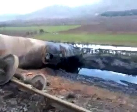 فري برس ادلب سهل الروج الحمرات القطار الذي تم تفجيره من قبل عصابات الاسد 14 1 2012