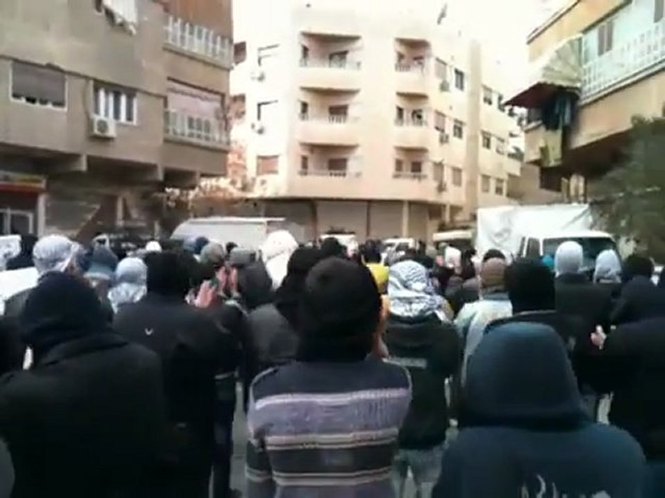 فري برس   جمعة دعم الجيش السوري الحر دمشق جوبر 13 1 2012 ج3