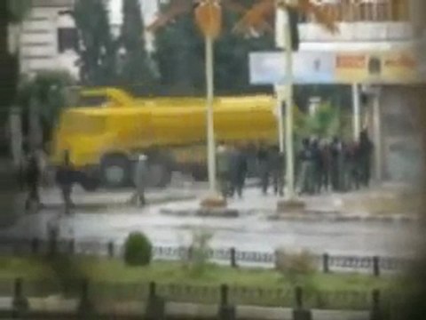 فري برس حماة اطلاق النار على المتظاهرين في مسجد الهدى 13 1 2012