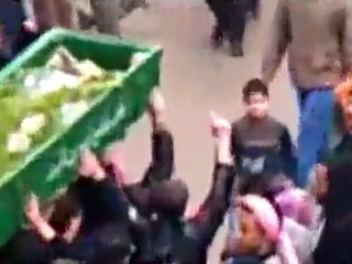 فري برس   حماة تشييع الشهيد أحمد جمال النعسان 14 1 2012 ج2