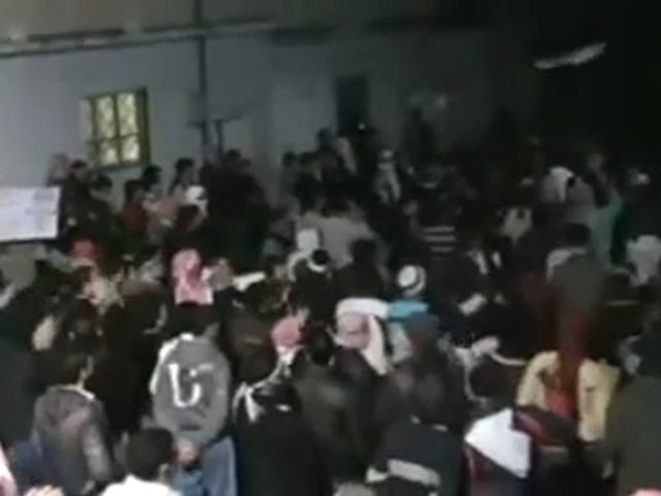 فري برس   حماة مسائية الحميدية طفل يغني سوريا بدها حرية 14 1 2012