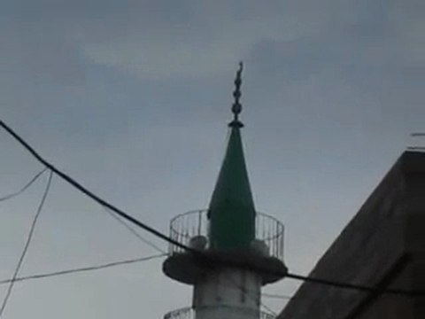 فري برس ريف دمشق قذيفة تخترق مئذنة جامع العارة زبداني