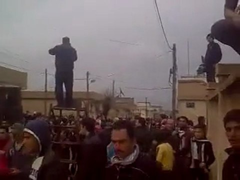 فري برس حماة كفرنبودة اطلاق نار على المتظاهرين 15 01 2012