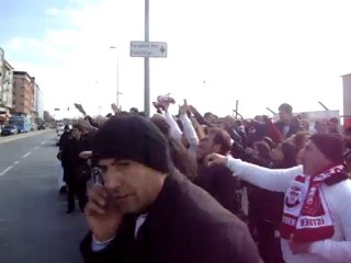 Sivasspor Taraftarından Mecnun Otyakmaz'a Destek ve Doğumgünü Kutlaması