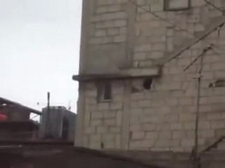 فري برس   آثار قصف على المنازل زبداني 15 1 2012 ج3