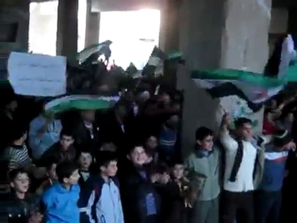 فري برس   حماة مظاهرة حلفايا مسائية الاثنين 16 1 2012