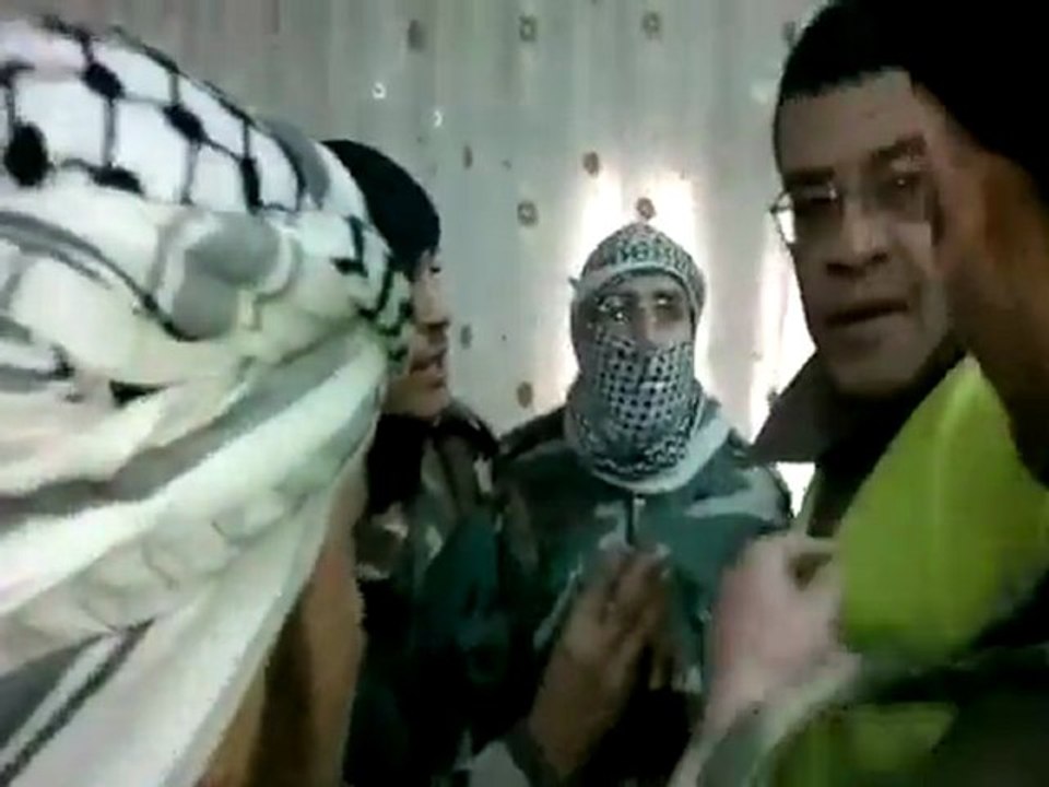 فري برس   مقابلة المراقبين العرب مع الجيش الحر المنشق عن جيش الاسد الخاين طويل 15 1 2012