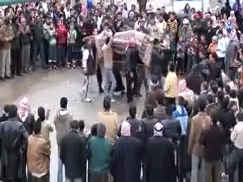 فري برس زفاف الشهيدة يسرى اليونس في حمص ديربعلبة 17 1 2012