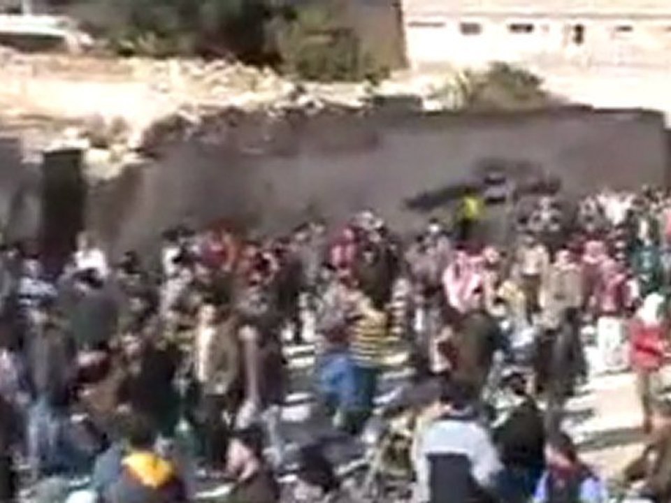 فري برس   إدلب معرة النعمان تشييع الشهيد غسان محمد منديل 18 1 2012 ج1