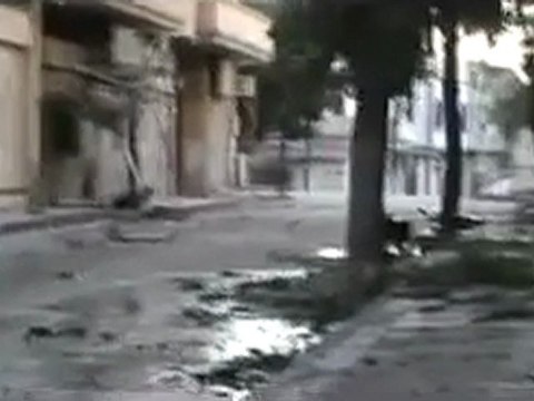 فري برس حمص باب السباع اثار القصف على المتظاهرين والمحلات التجارية والمنازل من قيبل كتائب بشار 20 1 2012