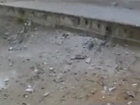 فري برس حمص حي عشيرة قصف المنازل بالدبابات التي يزعم النظام بانه سحبها من الشوارع ‫22 1 2012