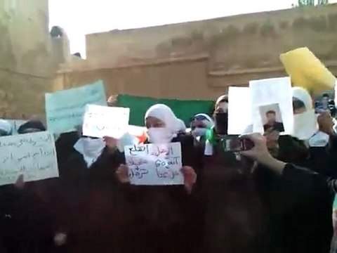 فري برس ريف دمشق داريا اعتصام نسائي ودعوة للإضراب عن المدارس 21 1 2012