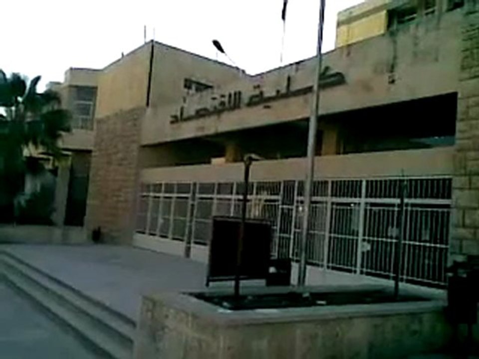 فري برس   حلب   الجامعة    رفع علم الاستقلال 20 1 2012