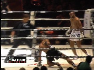 ZRADNI MOURAD (ALGERIA) VS PAK WING (CHINA) 3 thai fight 2011