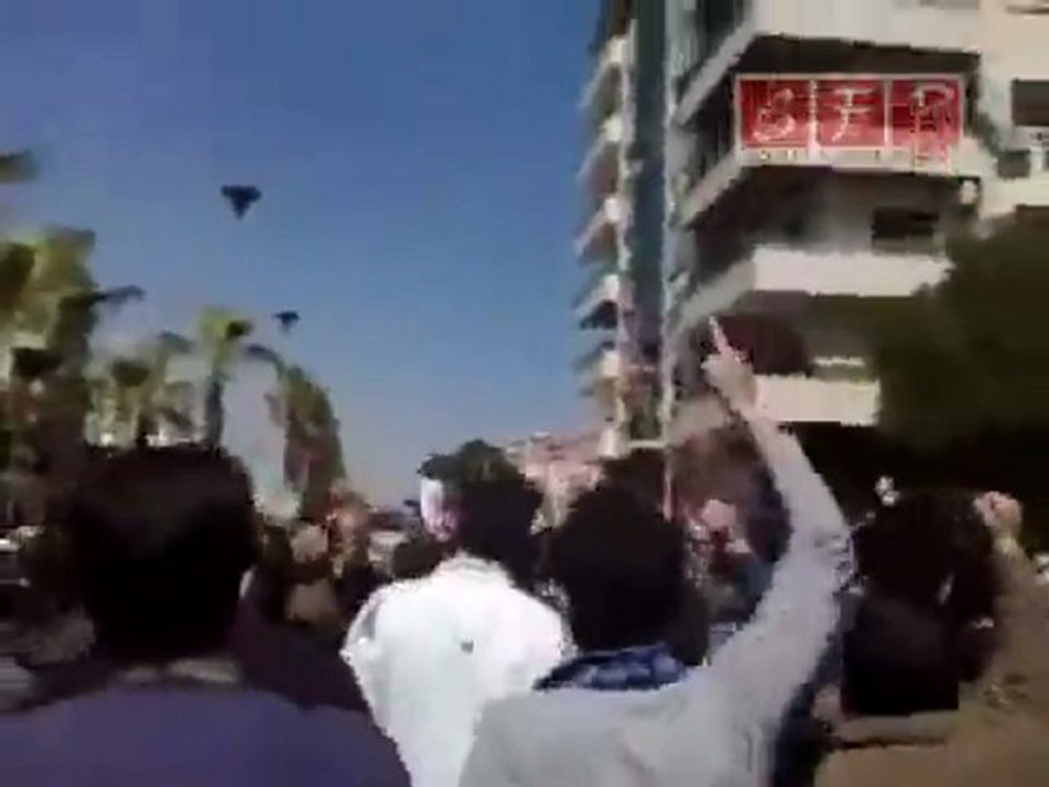 مظاهرة حمص جامع عمر بن الخطاب جزء 2 - 1 4 2011