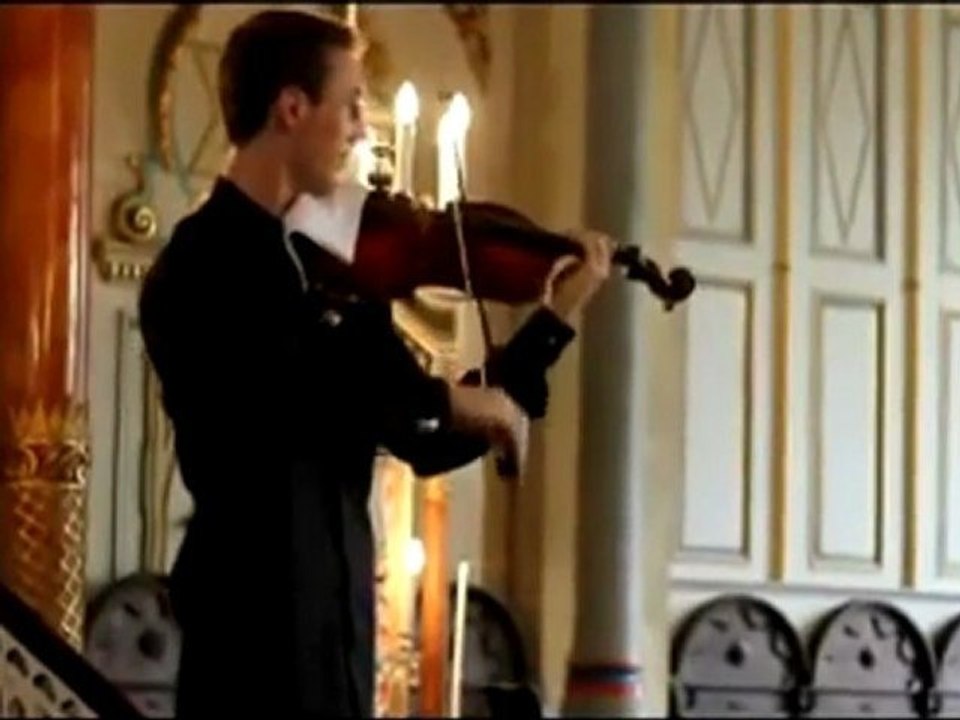 Violoniste reprend une sonnerie de téléphone