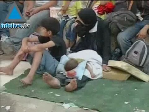 Palestinians fleeing Hamas trapped at crossing