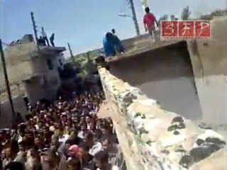 صلاة الجنازة بجبل الزاوية جمعة الحرية 20-5-2011