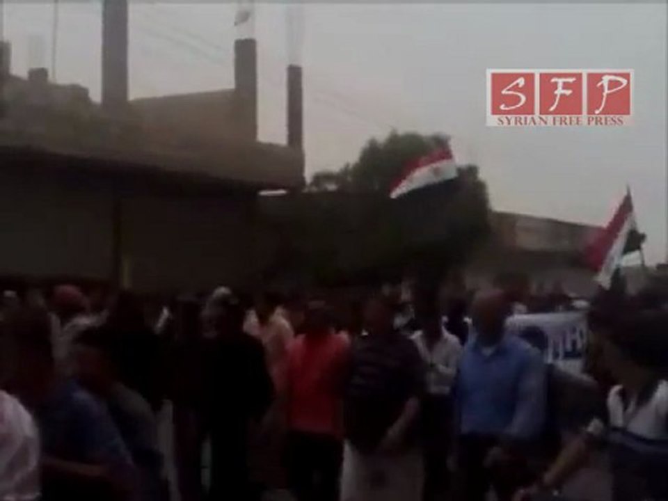 بصرى الشام تشييع الشهيد احمد قاسم 3-6-2011