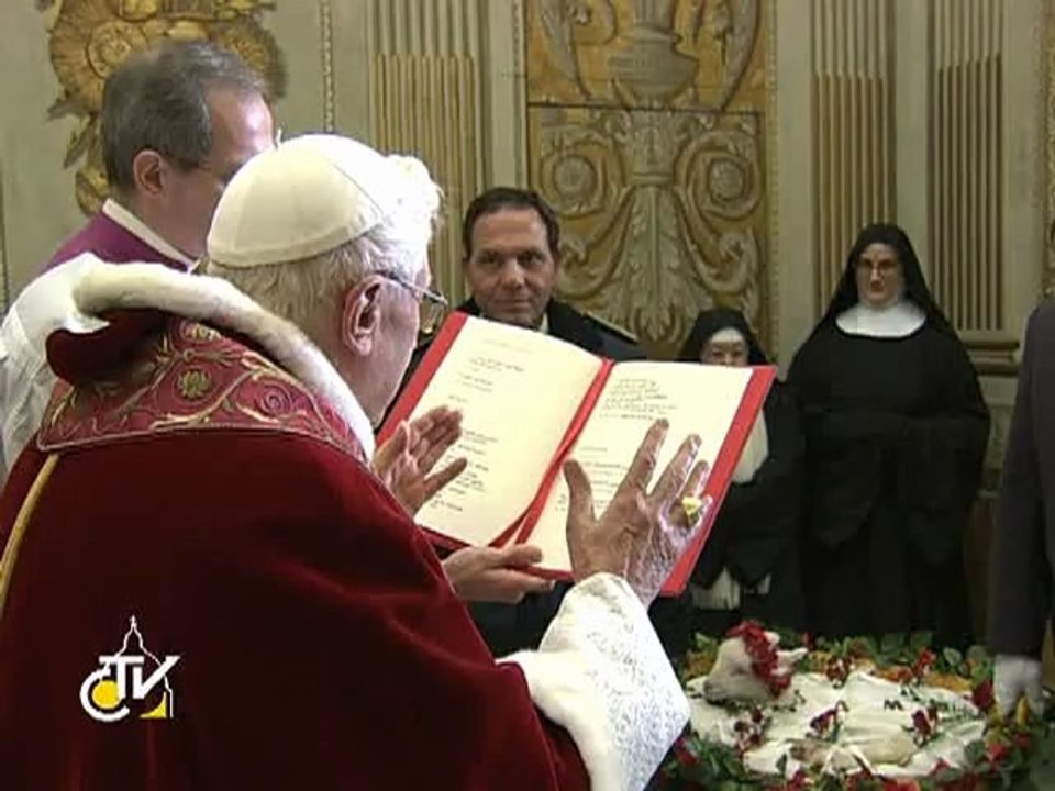 Benedict al XVI-lea a binecuvântat mieii pentru sărbătoarea sf. Agneza