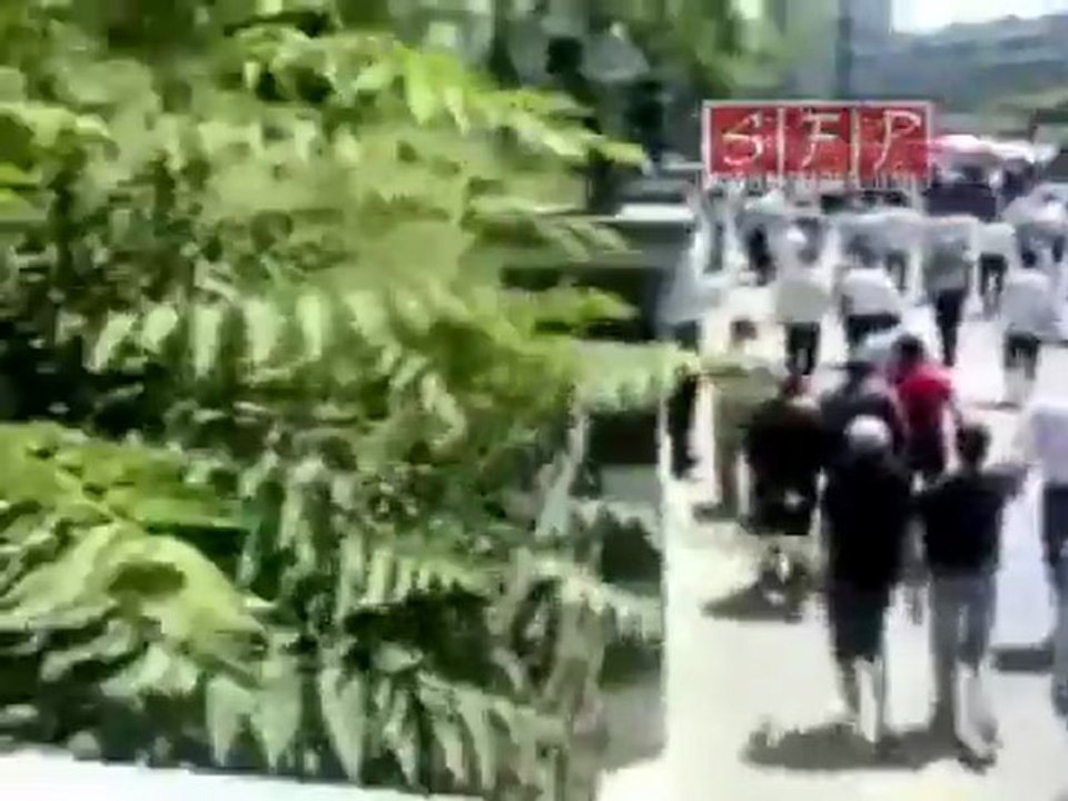 مظاهرة جمعة صالح العلي في حمص جانب جامع خالد بن الوليد 17 6 2011