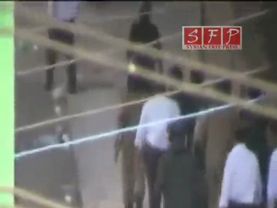 حمص الخالدية محاصرة الحي من قبل الامن والشبيحة 21-6-2011