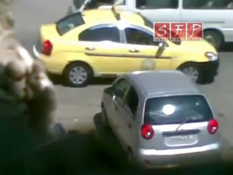 دوما ملاحقة متظاهرين جمعة سقوط الشرعة جامع الكبير 24 6 2011