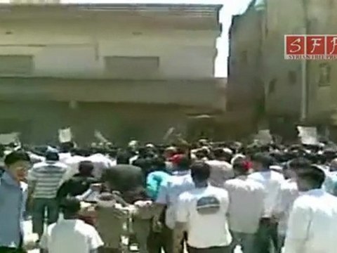 مظاهرة في نهرعيشة وسط دمشق جمعة ارحل 01-07-2011