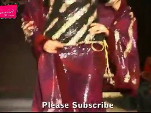 Hot Deepti Gujral Looks Very Hot In Red & Black Dress @ Fashion Show