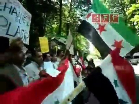 الجالية السورية في بروكسل و أغنية يلا ارحل يا بشار