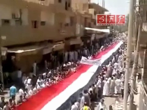 البوكمال مظاهرات ورفع اطول علم جمعة لا للحوار 8-7-2011