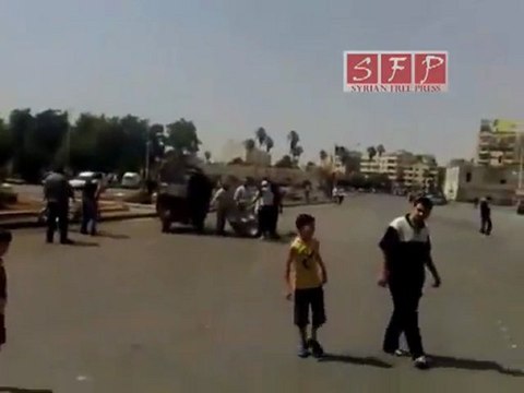 حماة تنظيف ساحة العاصي بعد انتهاء المظاهرة 8-7-2011