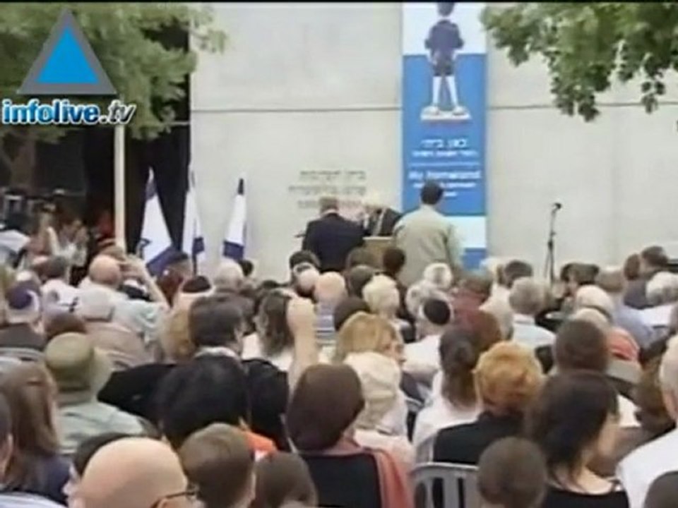 90 Holocaust Survivors With A Story From Hell, But A Life Of