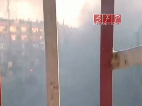 اللحظة الاولى لدخول الدبابات على مدينة حماة من المدخل الشمالي 31 7 2011