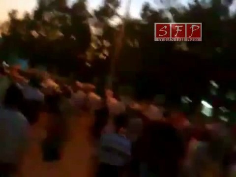 حمص الوعر تجمع الأهالي بعد مهاجمة الشبيحة 18-7-2011