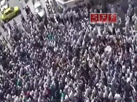 إدلب المصلين بعد أن خرجو من جامع سعد بن أبي وقاص 22-7-2011