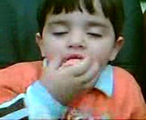 Uyurken Yemek Yiyen Çocuk