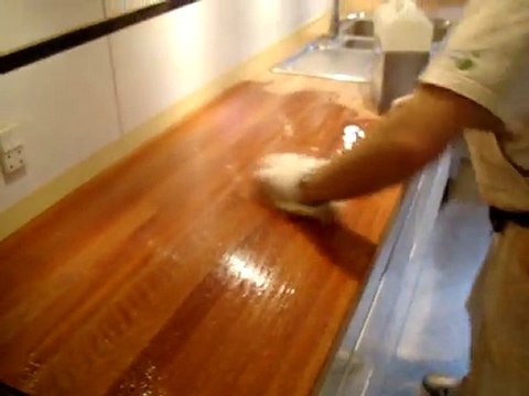 Oliebehandling af køkkenbord - afslibning af gulve hos dbf-gulvservice.dk