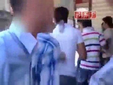 اطلاق نار مباشر على المتظاهرين دوما جمعة الله معنا 5 8 2011